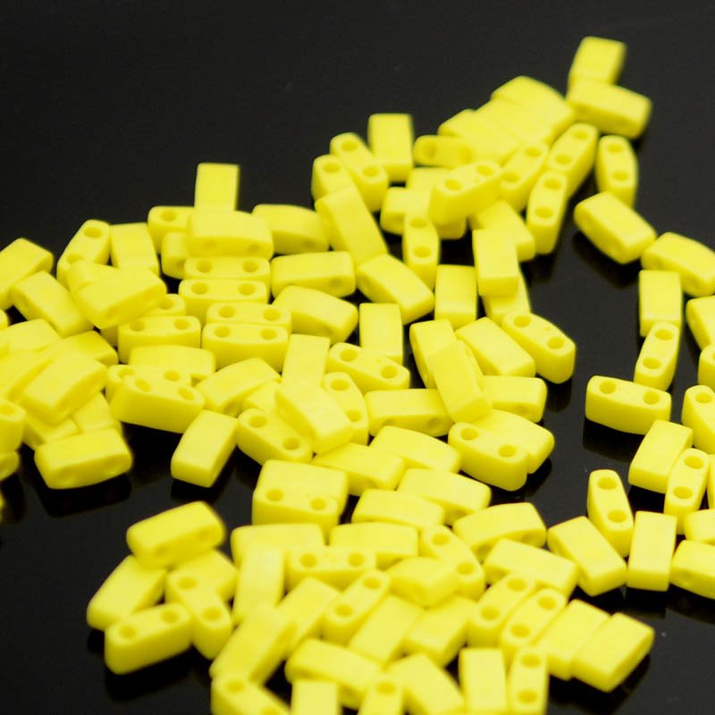 Miyuki - Half Tila - Matte Lemon Yellow Rainbow (5g)