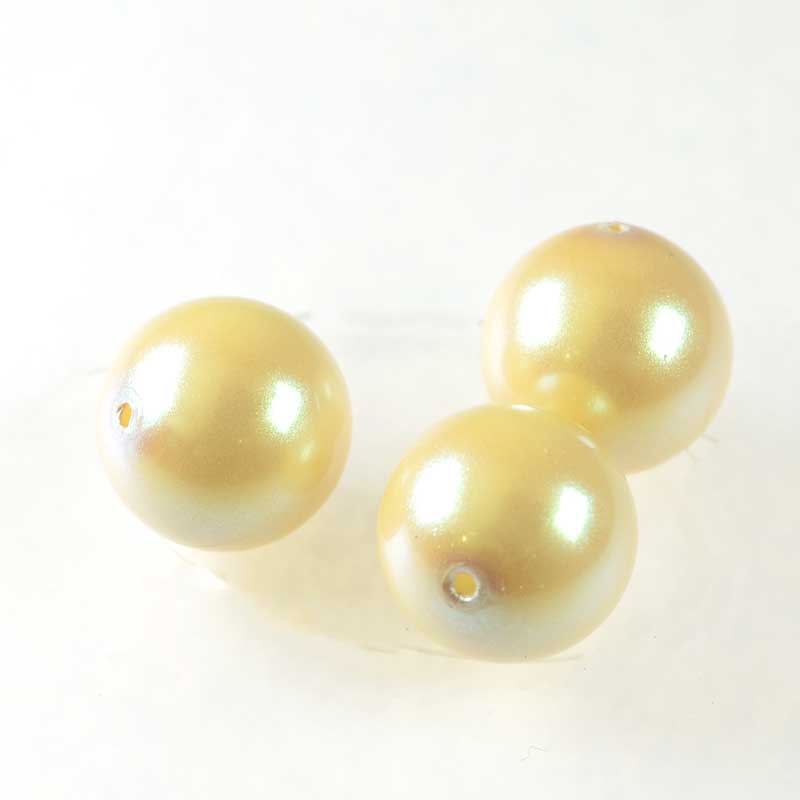 Preciosa (tm) Pearl - 4mm - Round - Pearlescent Yellow