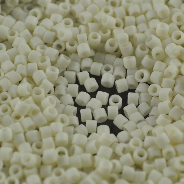 Delica 10/0 Beads - dbm0352 - Matte Opaque Cream 7g