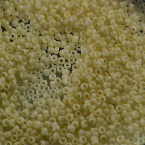 Miyuki Seed Beads 15/0 mb15-2021 - Matte Opaque Cream
