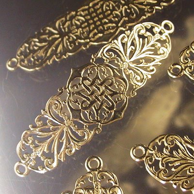 Metal Link - Eternal Knot - Bright Brass