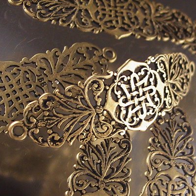 Metal Link - Eternal Knot - Antiqued Brass