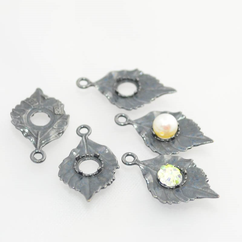 Pendant - Leaf with Round Bezel - Gunmetal