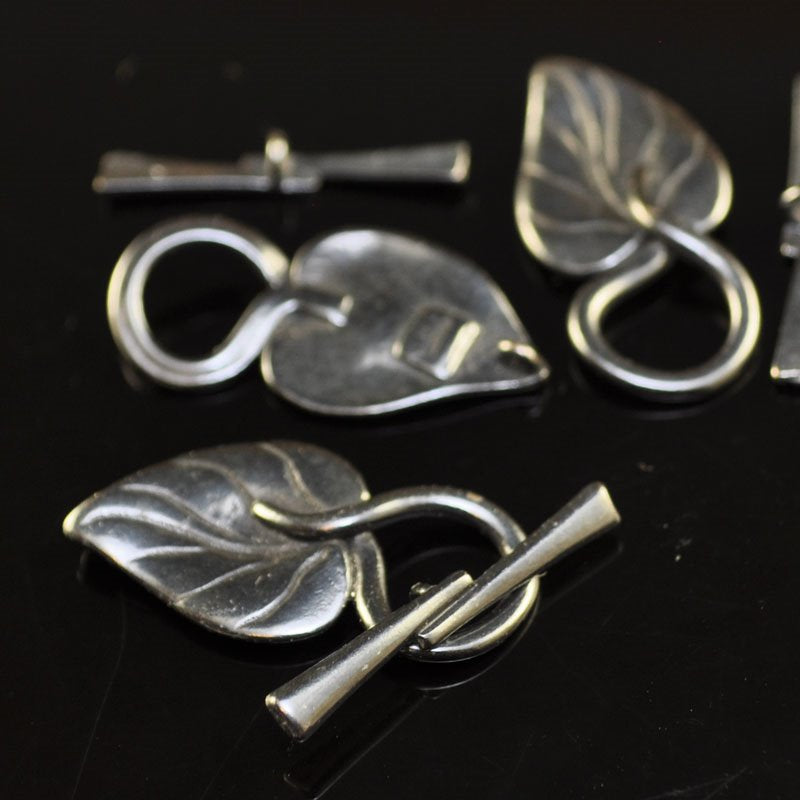 Toggle Clasp - Anthurium - Gunmetal