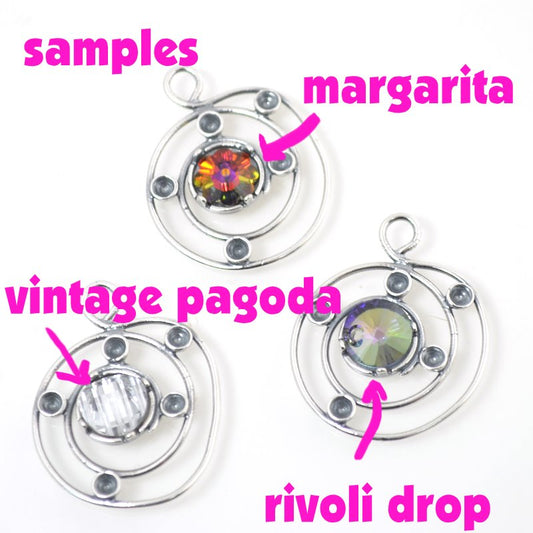 Findings - Stone Mount - ID 8mm Centre of the Universe - Antiqued Silver