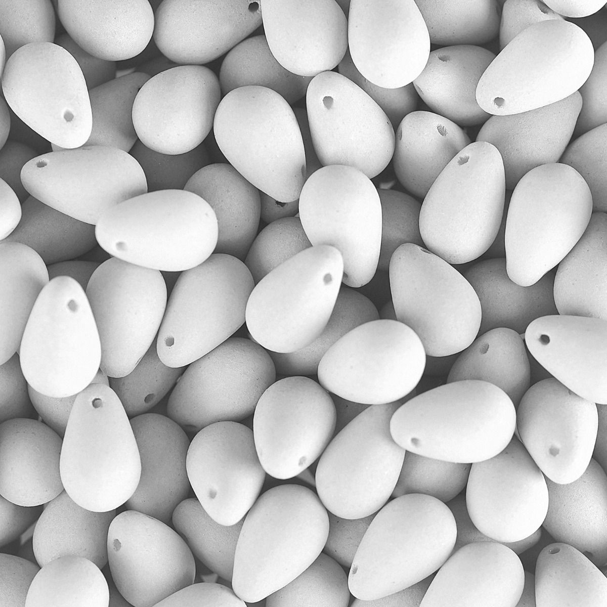 Velvet Beads Drop - 6x9mm - Velvet White (38pcs)