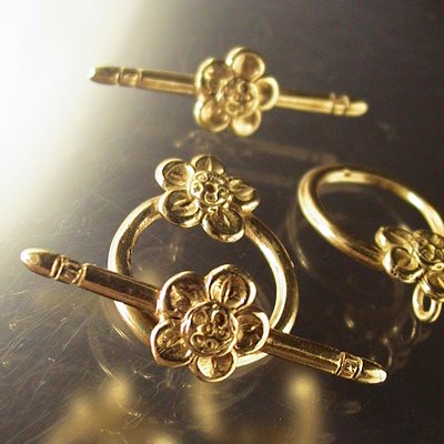 Toggle Clasp -  Buttercup - Yellow Bronze