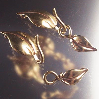 Hook and Eye Clasp - Smaller Smooth Leaf Pair (With Outhook) - Yellow Bronze