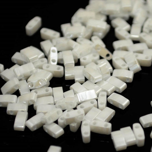 Miyuki -  Half Tila - White Pearl Ceylon (5g)