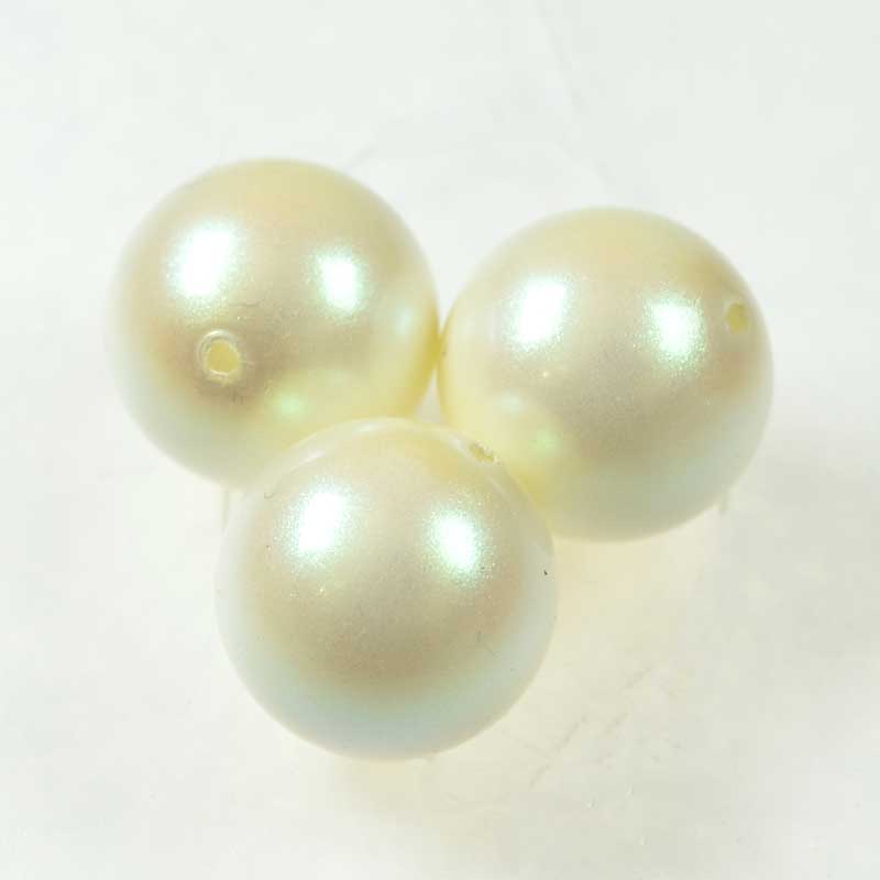Preciosa (tm) Pearl - 10mm - Round - Pearlescent Cream