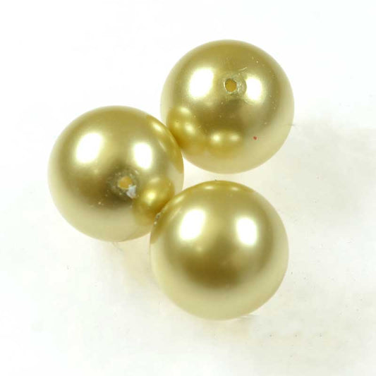 Preciosa (tm) Pearl - 10mm - Round - Vanilla