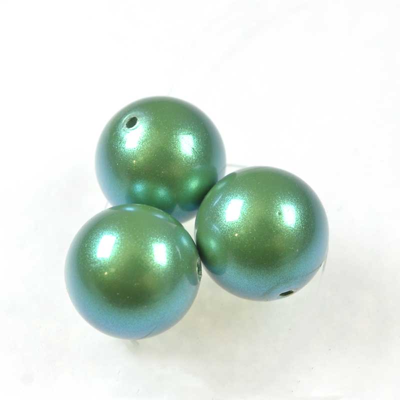 Preciosa (tm) Pearl - 12mm - Round - Pearlescent Green