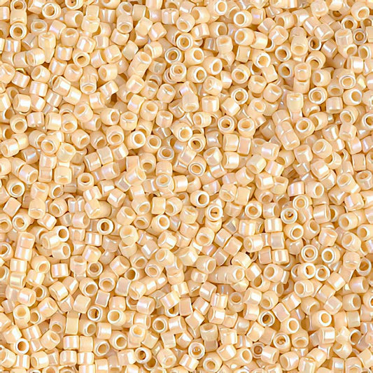 Delica Beads 11/0 - db0157b250 - Opaque Cream AB 250g