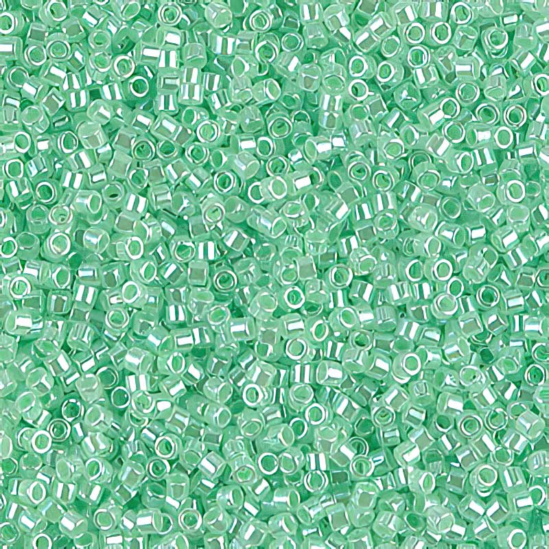 Delica Beads 11/0 - db0237b - Lined Crystal/Light Green 50g