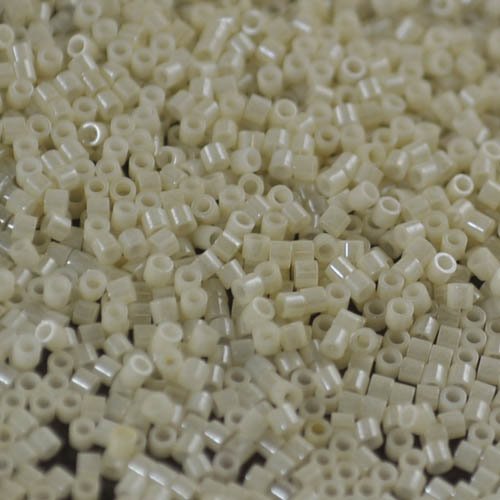 Delica 15/0 Beads - db15-0203 - Light Yellow Opaque Glazed Luster 5g