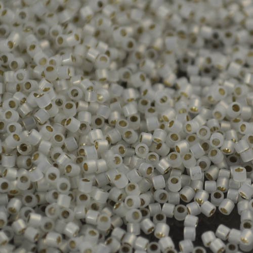 Delica 15/0 Beads - db15-0221 - White Opal Silver Lined 5g