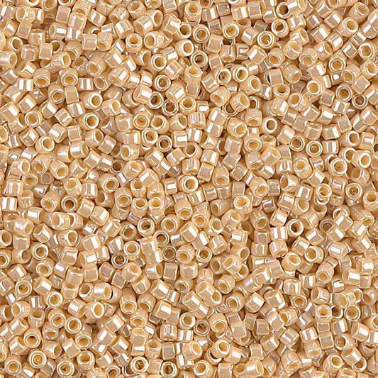 Delica 11/0 Beads - db1561 - Opaque Pear Luster 5.2g