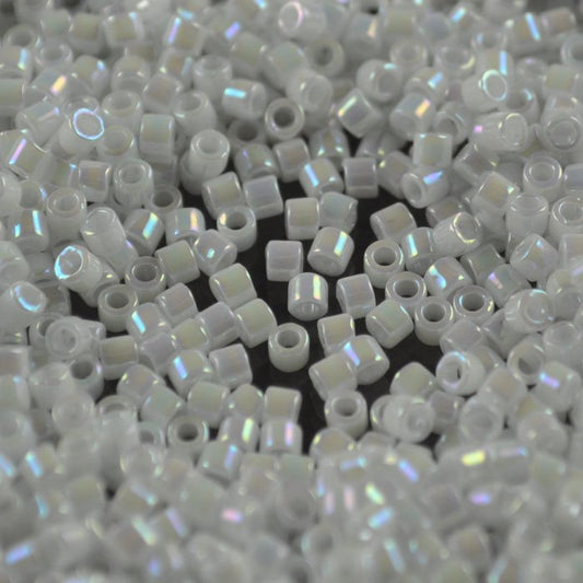 Delica Beads 10/0 - dbm0202b - White Pearl AB 50g