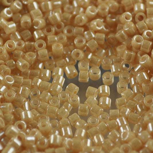 Delica Beads 10/0 - dbm0205b - Light Caramel Lustre 50g