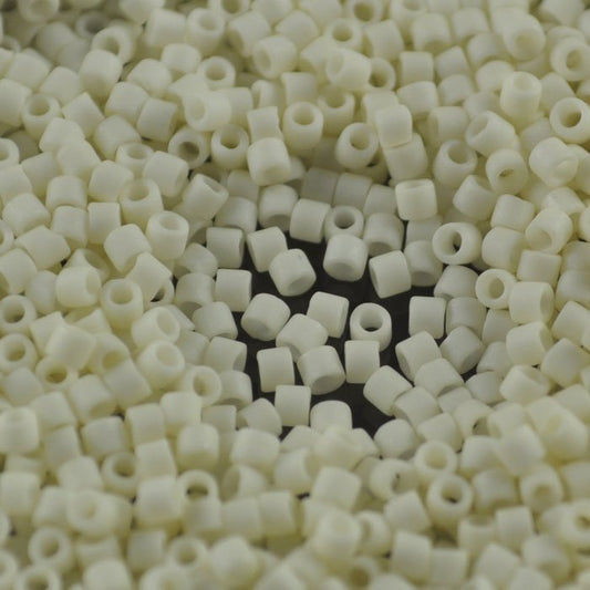 Delica 10/0 Beads - dbm0352 - Matte Opaque Cream 7g