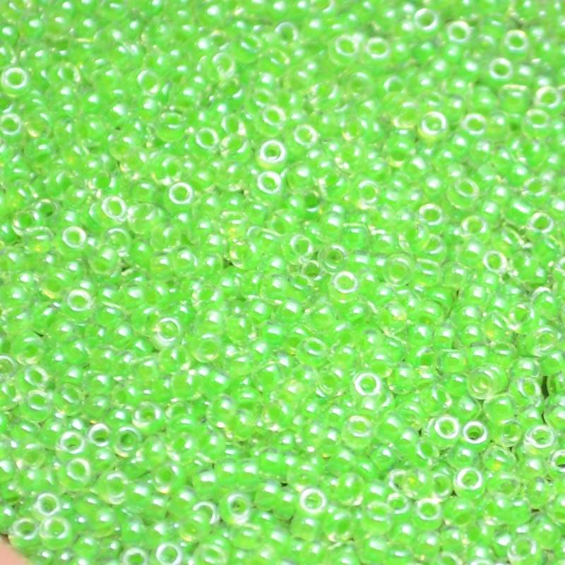 Miyuki Seed Beads 15/0 mb15-0228 - Light Green Lined Crystal