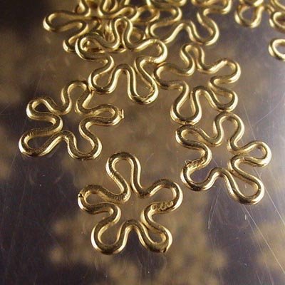 Link - 10mm Hippy Dippy Flower - Bright Brass