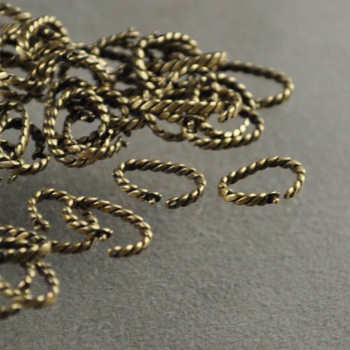 Link - 8x12mm Twisted Rope - Locking Oval - Antiqued Brass