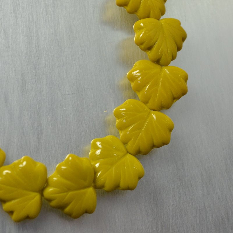 Glass Bead Vine Leaf - 13x11mm - Le Moustard (20)