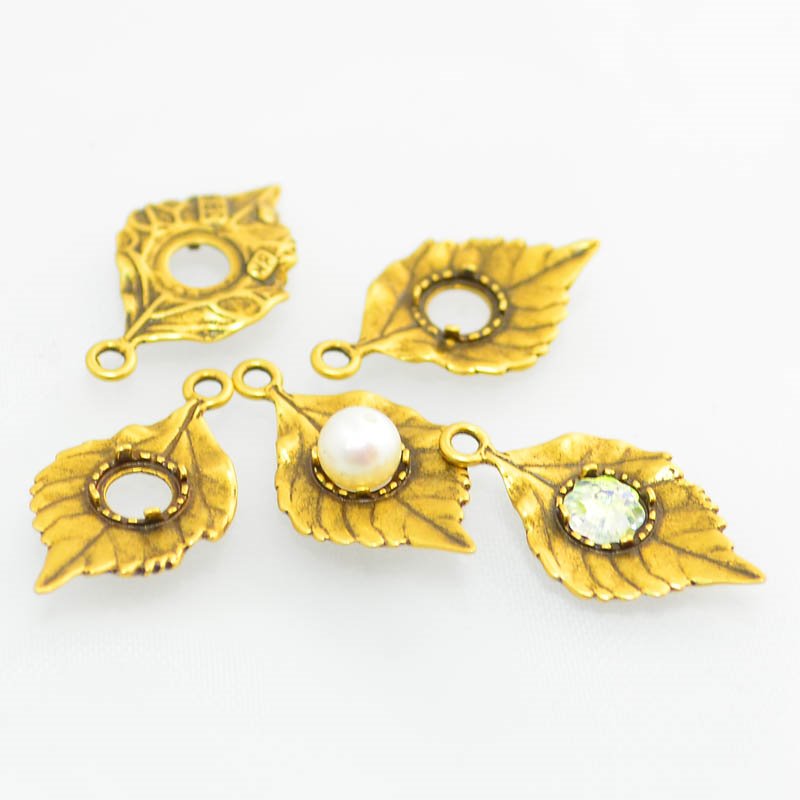 Pendant - Leaf with Round Bezel - Antiqued Brass