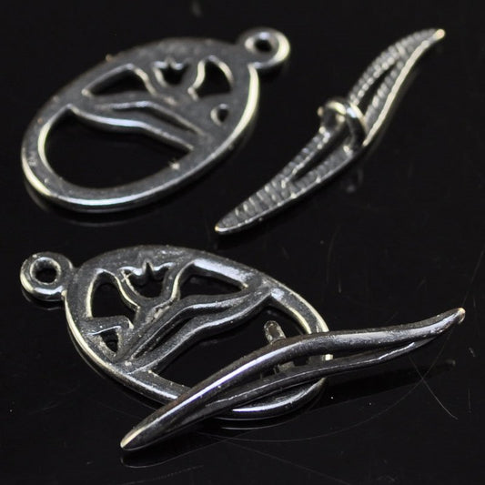 Toggle Clasp -  Tulip Pond - Gunmetal