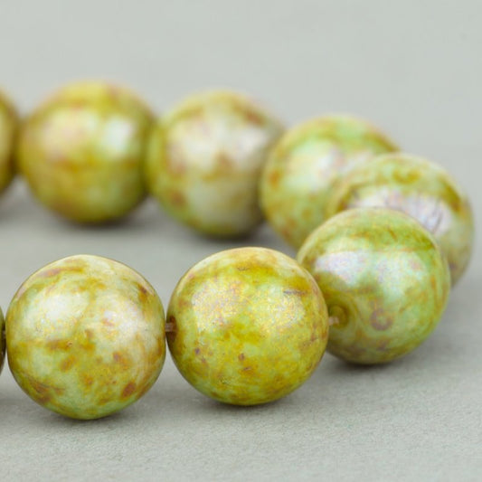 Glass Beads Round - 8mm - Greenstone Luster (25)