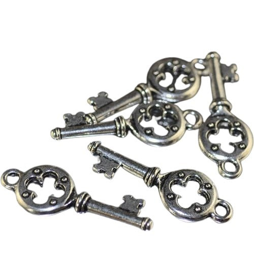 Quatrefoil Key Charm   Ant Silver Each